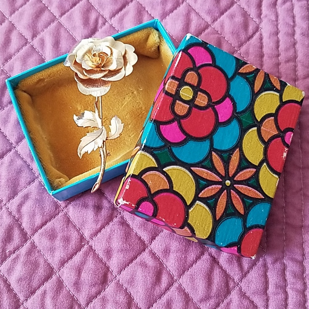 Beautiful Vintage Gold Rose Pin